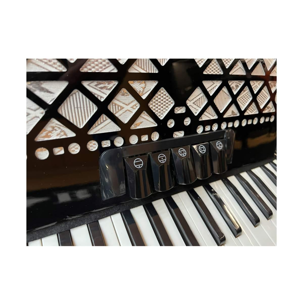 Classic cantabile secondo v fisarmonica 72 bassi nera