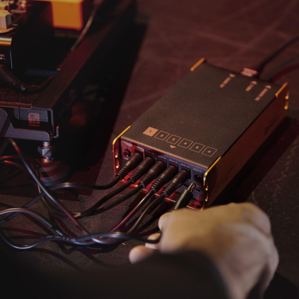 PALMER PWT 06 IEC - Alimentatore universale per pedaliera con USB