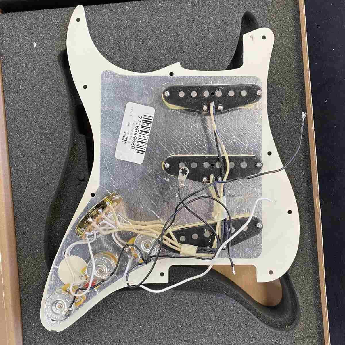 Fender Pre-Wired Strat® Pickguard, Original '57/'62 SSS Parchment 11 Hole - USATO