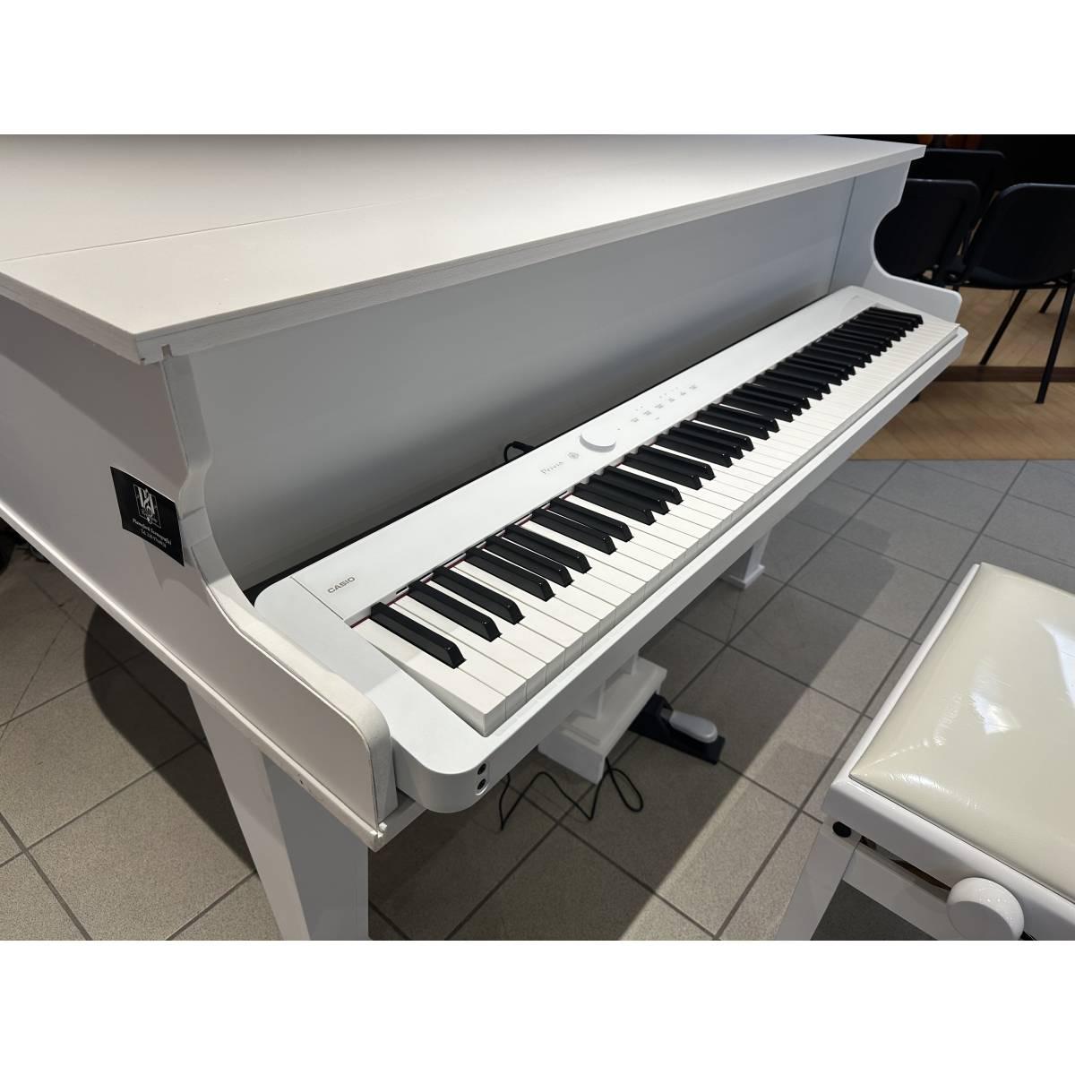 Pianoforte scenografico Coda Modello A135 finitura bianco satinato