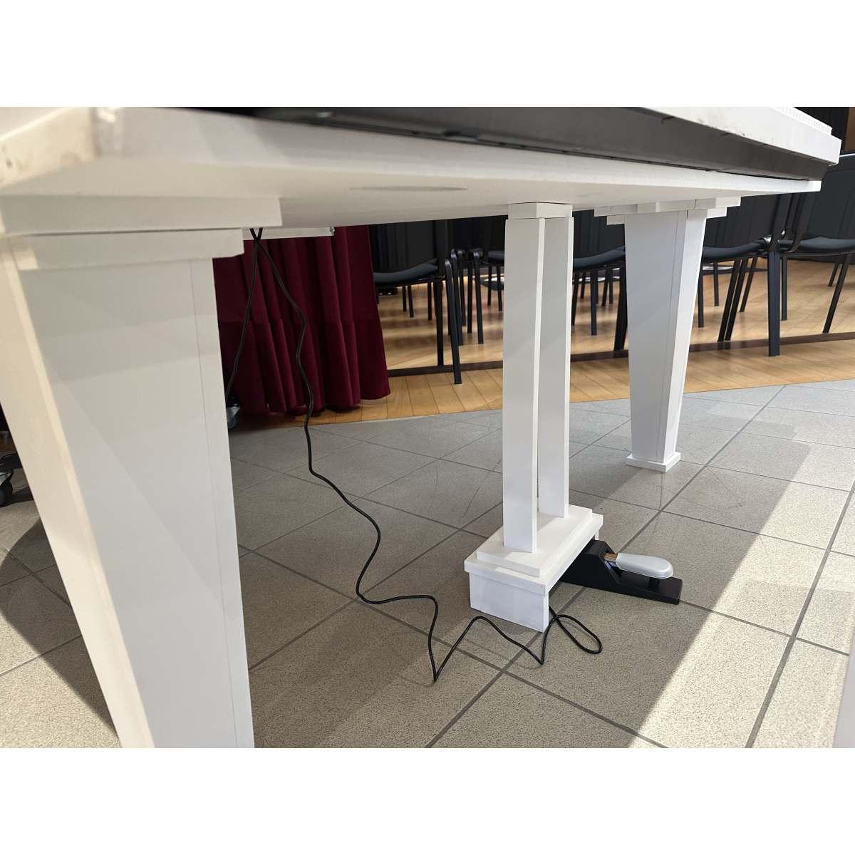 Pianoforte scenografico Coda Modello A170 finitura bianco satinato