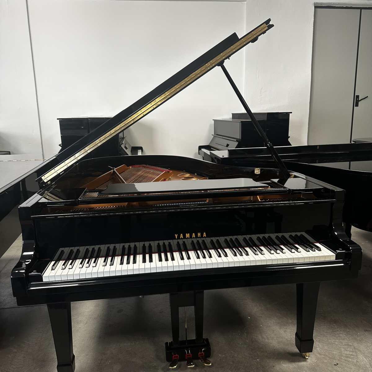 Yamaha C3 finitura nero lucido SN 5378803 - Usato garantito