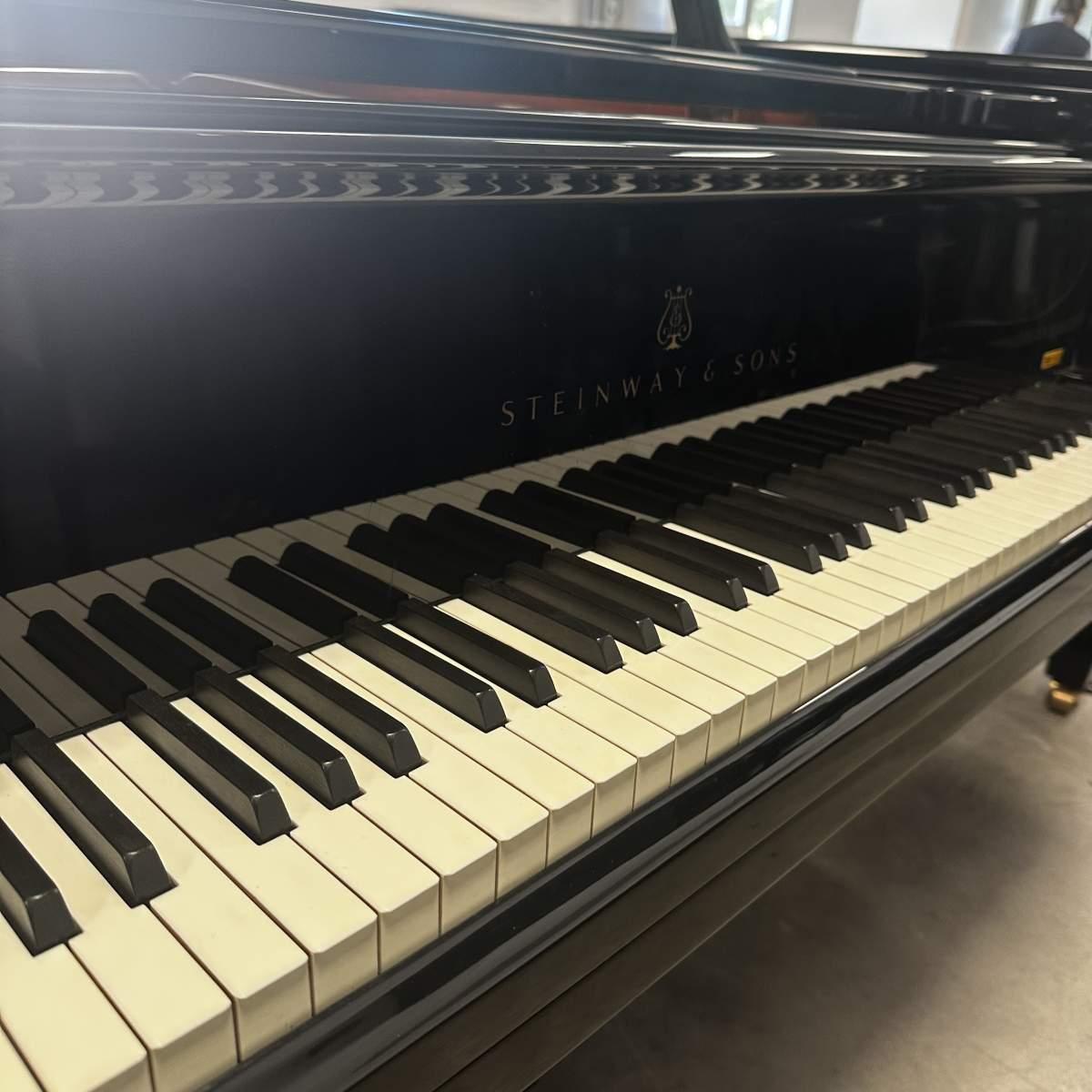 Steinway b211 pianoforte a coda nero lucido sn 491323